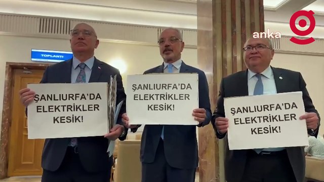 TBMM'de milletvekilleri Şanlıurfa'da yaşanan elektrik kesintilerini protesto etti: Enerjiye erişim bir insan hakkıdır. Şanlıurfa'da insan hakları ihlal ediliyor