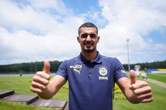 Fenerbahçe'nin yeni transferi Levent Mercan, gazetecilerin sorularını yanıtladı