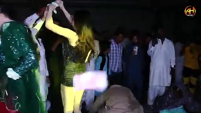 Madam Titlee Jan, belly dance New Punjabi Mujra Dance || Barah Vaj Ke Ek Mint Te Ayi || AH Movies Bhakkar