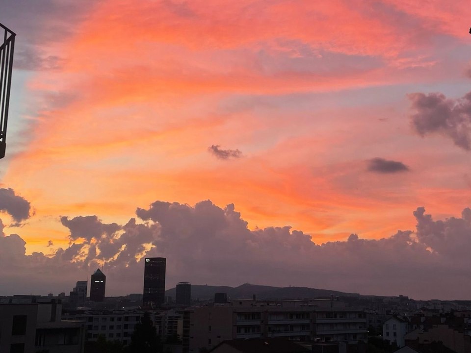 Un coucher de soleil spectaculaire à Lyon