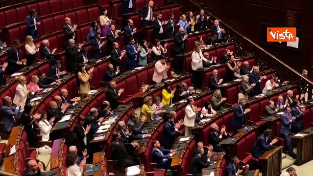 Standing ovation per Meloni da Maggioranza al termine dell'informativa alla Camera su Consiglio Ue