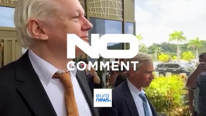 Julian Assange: Mit Anzug und Krawatte back home in Australien