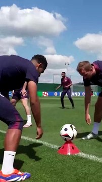 El divertido juego del entrenamiento de Inglaterra con el que los jugadores se lo pasan en grande