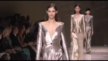 Moda Parigi, la donna Armani è raffinata e piena di perle