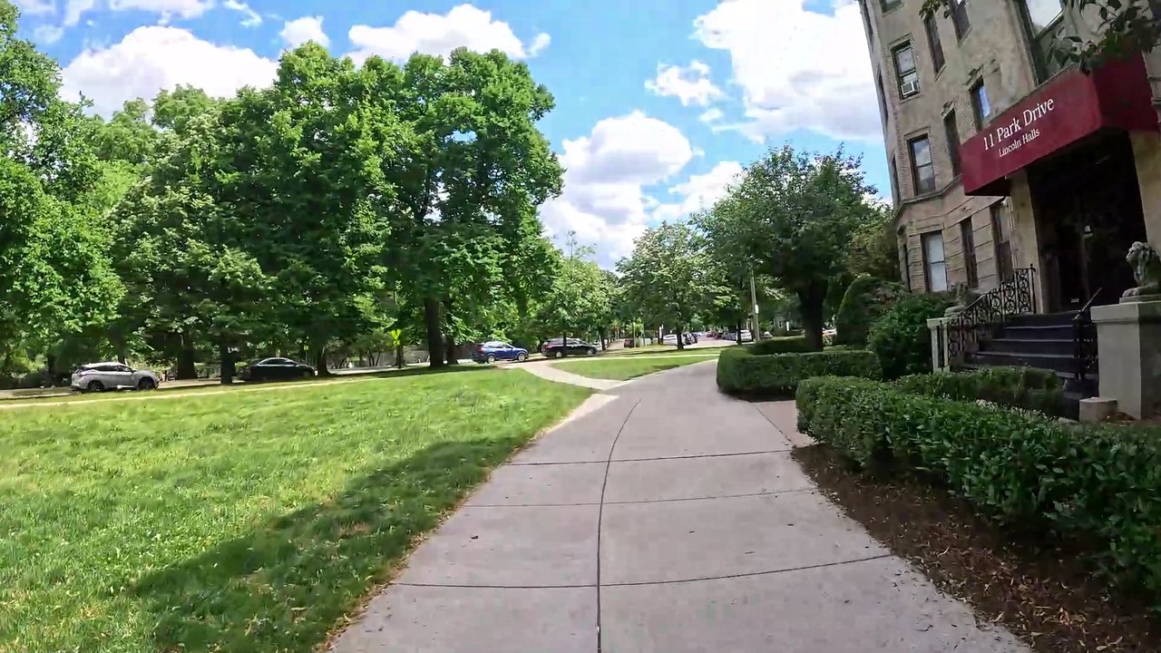 Scenic Bike Tour Around Fenway Park and Museum of Fine Arts: Boston, Massachusetts