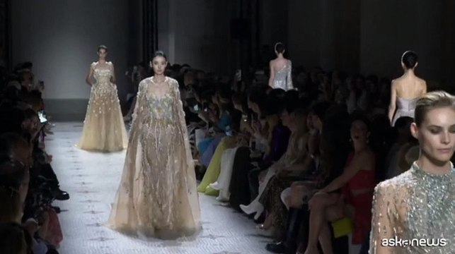 La sfilata di Elie Saab alla Settimana della moda di Parigi