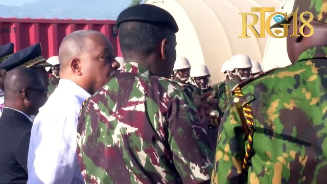 Premye Minis Dr. Garry Conille vizite polisye Kenyan yo nan baz la klèsin.