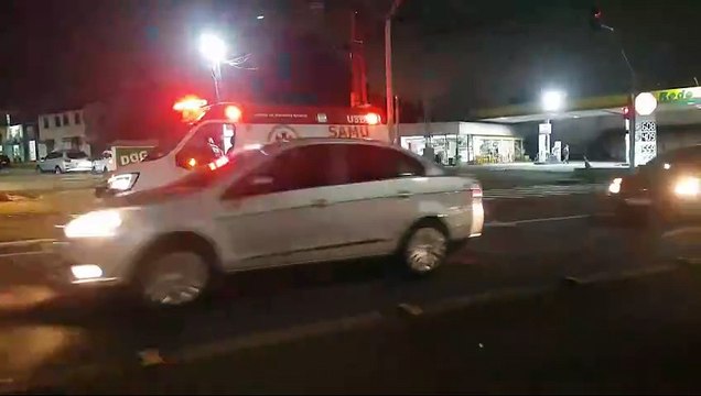 Motociclista e ciclista ficam feridos em acidente na Avenida Tancredo Neves