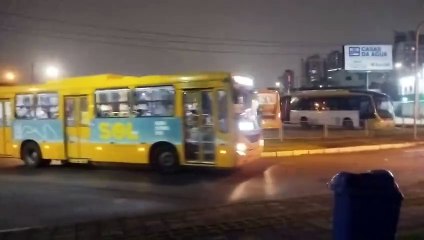 Pracinha do bairro Fazenda está às escuras há uma semana