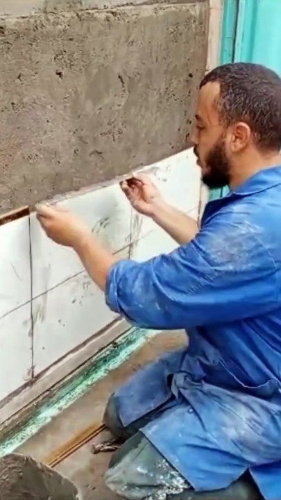 Building a table with Spanish ceramic tiles