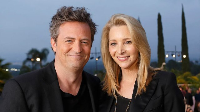 Lisa Kudrow Reveals She's Rewatching 'Friends' for Matthew Perry | THR News Video
