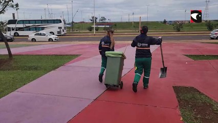 Un día con barrenderas: el lado humano del oficio que mantiene el orden y las calles limpias