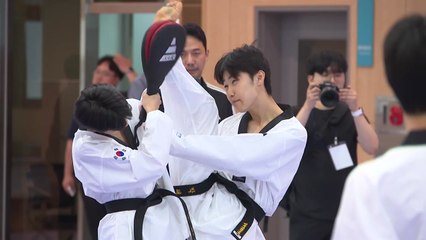 ‘동생 기운 받아'...금메달 맞춘 변칙 장착 태권도 박태준 / YTN