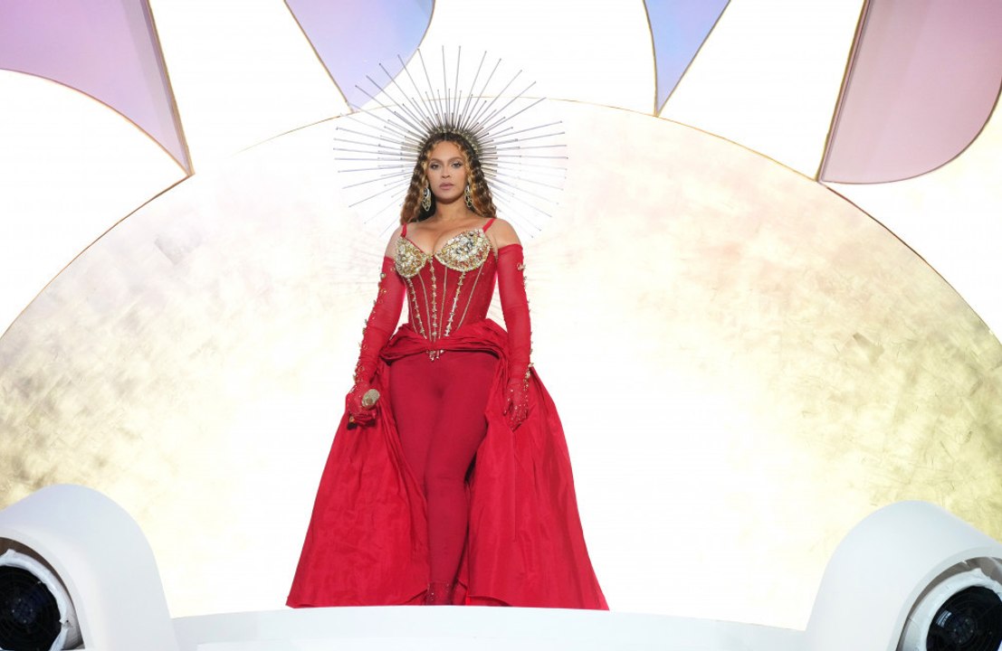 Shania Twain praises Beyonce's country music