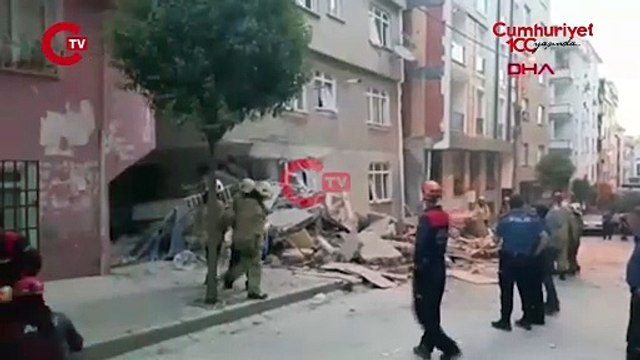 Bahçelievler'de 4 katlı binada çökme meydana geldi. Olay yerine sevk edilen ekipler, çalışma başlattı.