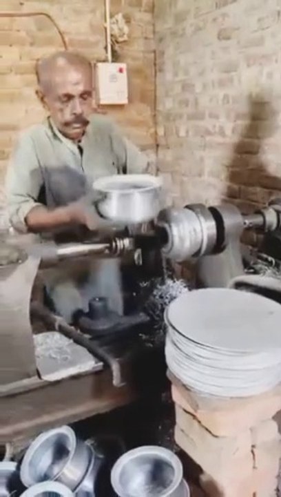 Metal master .Making aluminium cockware