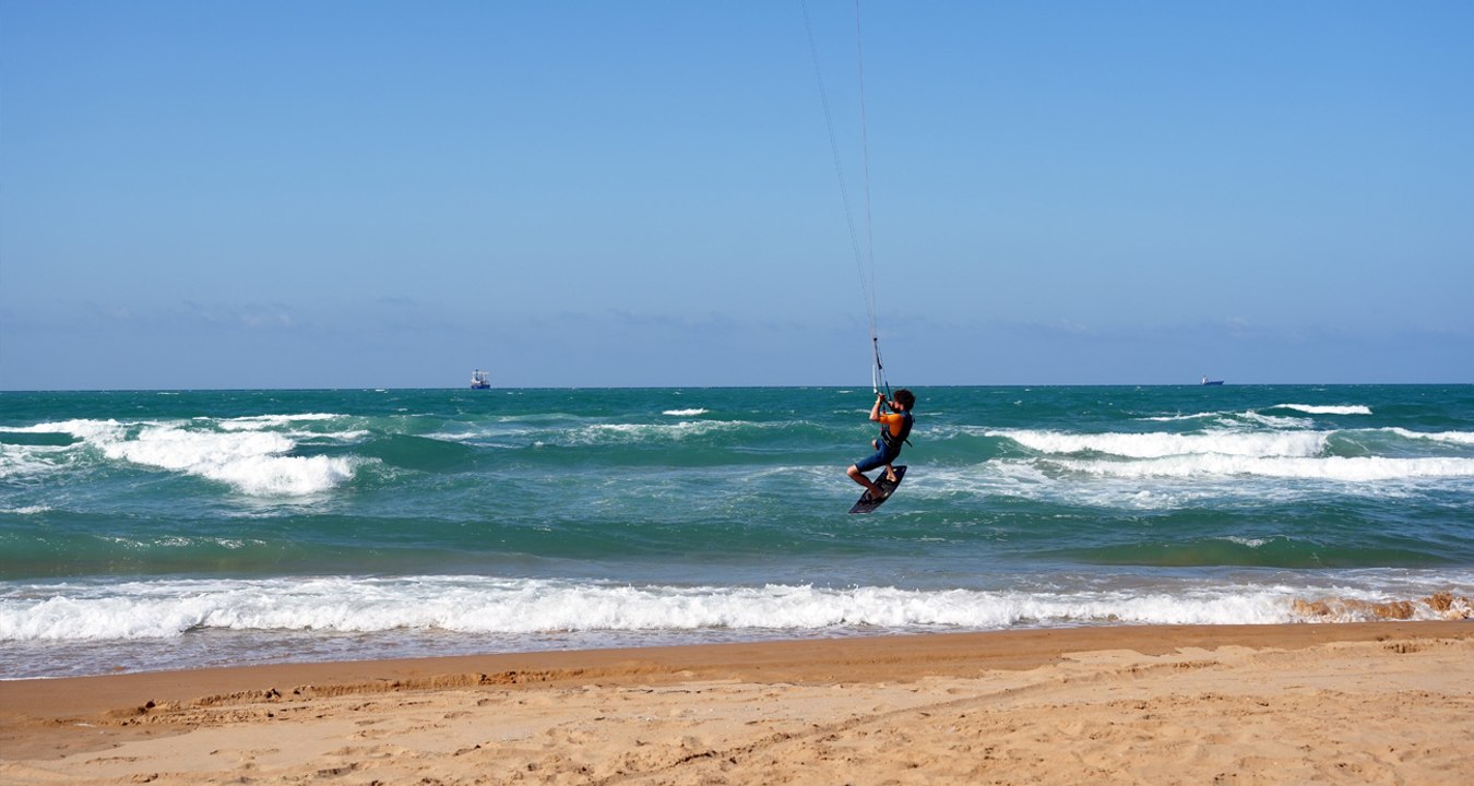 Sörfçülerin dalgalarla dansı Kilyos sahillerini Miami'ye çevirdi