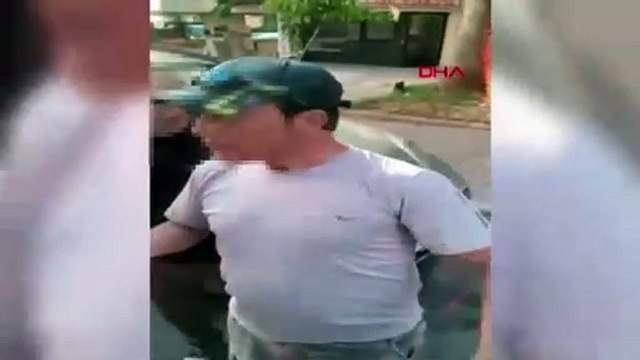 Yolculara dehşeti yaşattı! Bıçak çekti, kapıyı ve camı yumrukladı