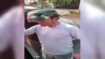 Trafik magandası bıçak çekti, kapıyı ve camı yumrukladı