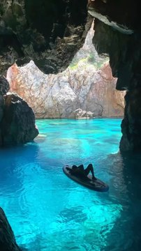 UN ENDROIT hors du temps à la grotte Azzura en Sardaigne [@markmurru]