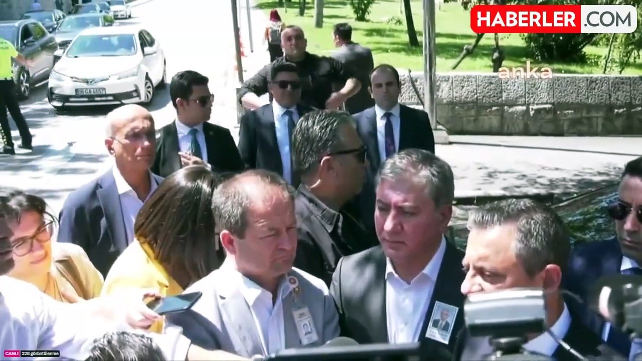 "Vatandaşlar da yavaş yavaş istemeye başladı" diyen Özel erken seçim için tarih verdi