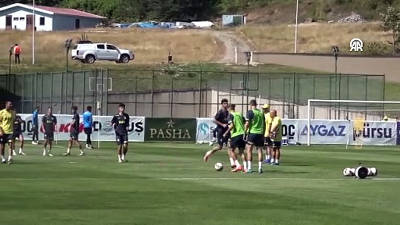 Fenerbahçe'den taraftarlarla iç içe idman