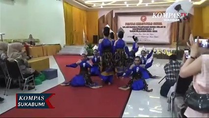 Pelepasan Siswa Dengan Penampilan Seni Sunda