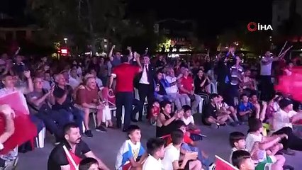 Başkan Aydın, galibiyet coşkusunu vatandaşlarla yaşadı