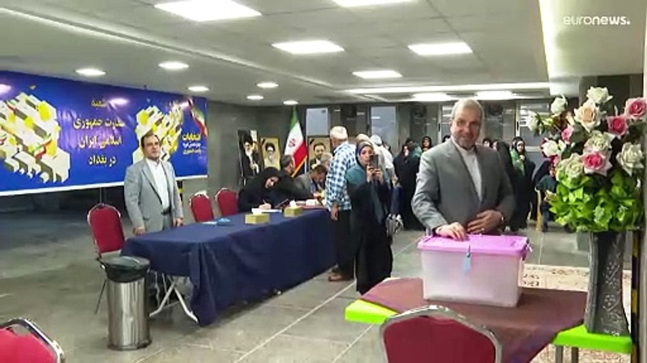 شاهد: الإيرانيون في العراق يدلون بأصواتهم في انتخابات بلادهم الرئاسية