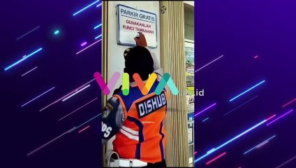 VIRAL Oknum Dishub Hapus Tulisan Parkir Gratis di Minimarket