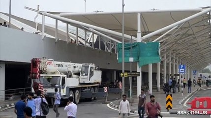 Crolla tetto all'aeroporto di Delhi a causa delle forti piogge