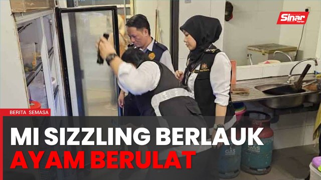 Premis saji mi sizzling ayam berulat diarah tutup