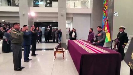 Bolivya'da yeni atanan komutanlar, yemin ederek görevine başladı