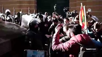 Bolivya'da halk, darbe girişimine karşı sokağa indi