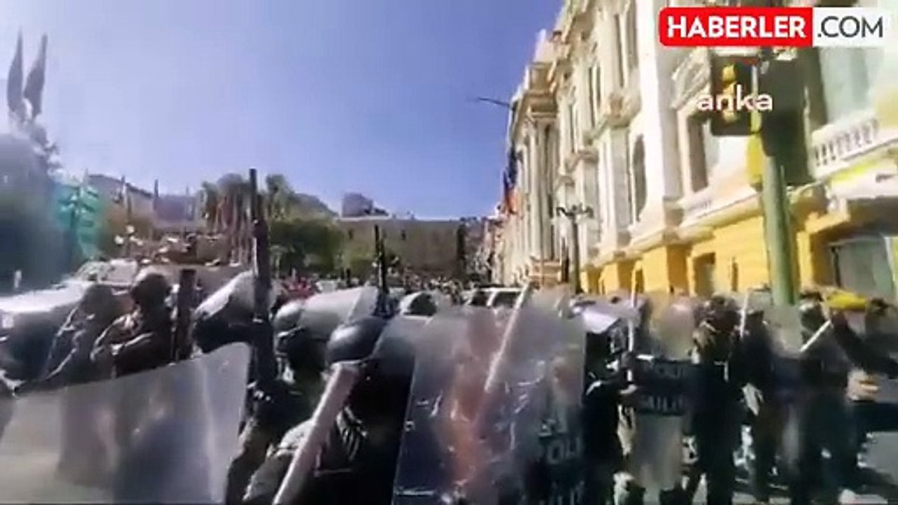 Bolivya'da Darbe Girişimi: Silahlı Kuvvetler Başkentten Çekildi