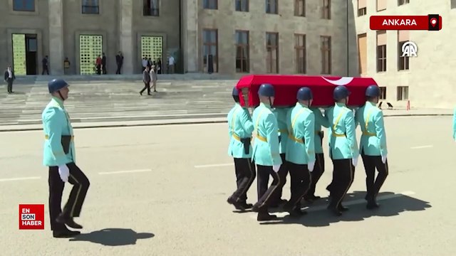 Eski Dışişleri Bakanı Yaşar Yakış için Meclis'te cenaze töreni düzenlendi