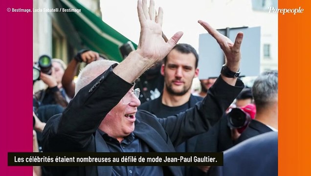 Juliette Binoche et Catherine Deneuve en total look noir, Léna Mahfouf en micro top au défilé Jean Paul Gaultier