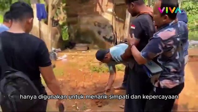 DETIK-DETIK Polisi Grebek Rumah Dukun Cabul di Lampung