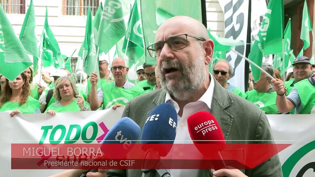 CSIF ha protestado este jueves frente al Ministerio de Hacienda para pedir mejoras laborales