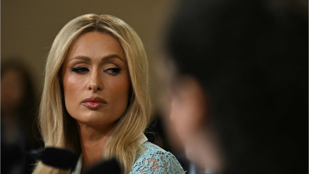 GALA VIDEO - Paris Hilton “abusée sexuellement” pendant deux ans : elle livre un témoignage glaçant