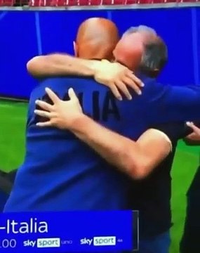 Italia, il commovente abbraccio di Spalletti al giornalista Nosotti dopo il lutto per la scomparsa della moglie