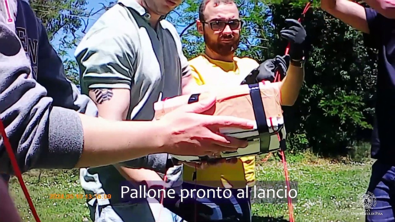 Il pallone sonda dell'Universit? di Pisa riprende la costa toscana