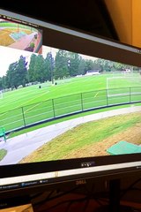 Vídeo mostra cratera gigante se formando no meio de campo de futebol