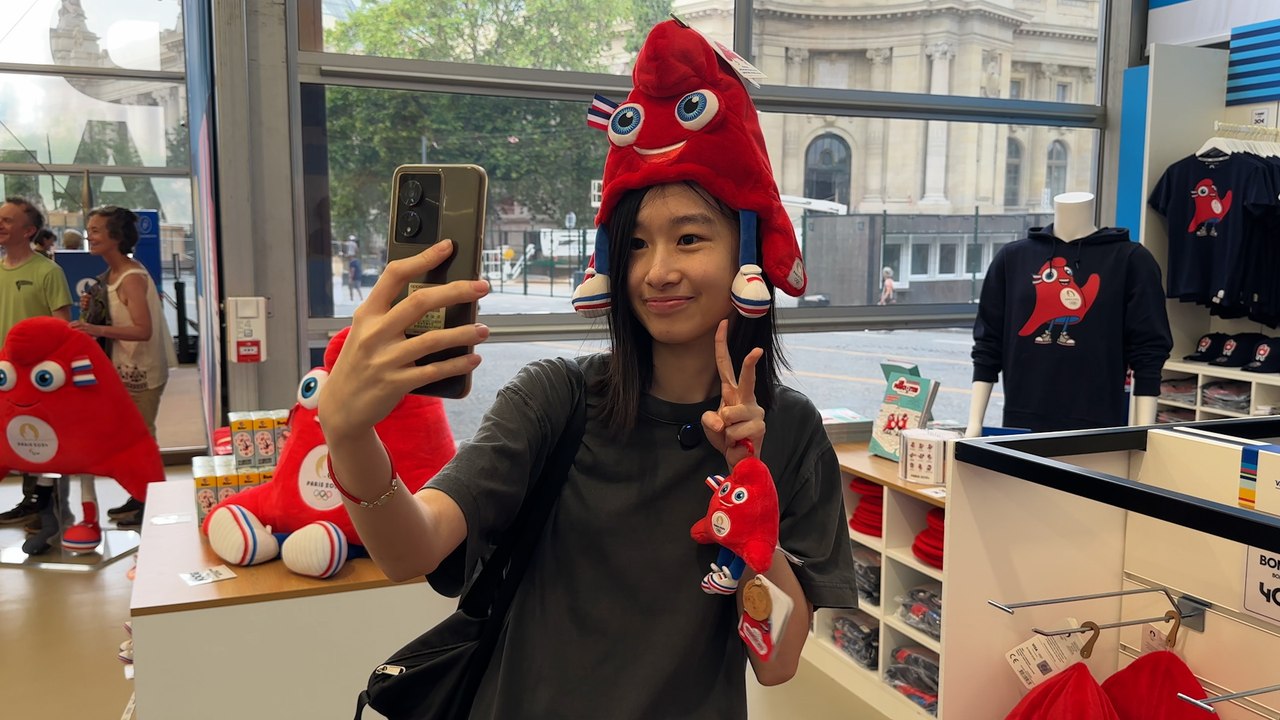 Dans les rayons du « mégastore » de 1000 m2 spécial JO sur les Champs-Elysées