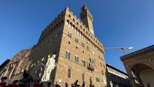 Tour de France, le squadre escono da Palazzo Vecchio per la presentazione