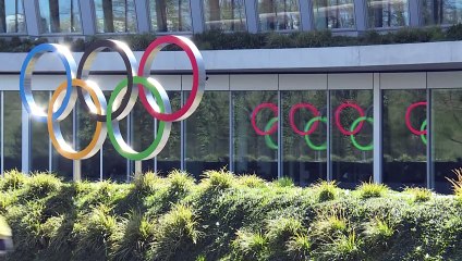 El COI invita a 39 rusos y bielorrusos bajo bandera neutral para París-2024