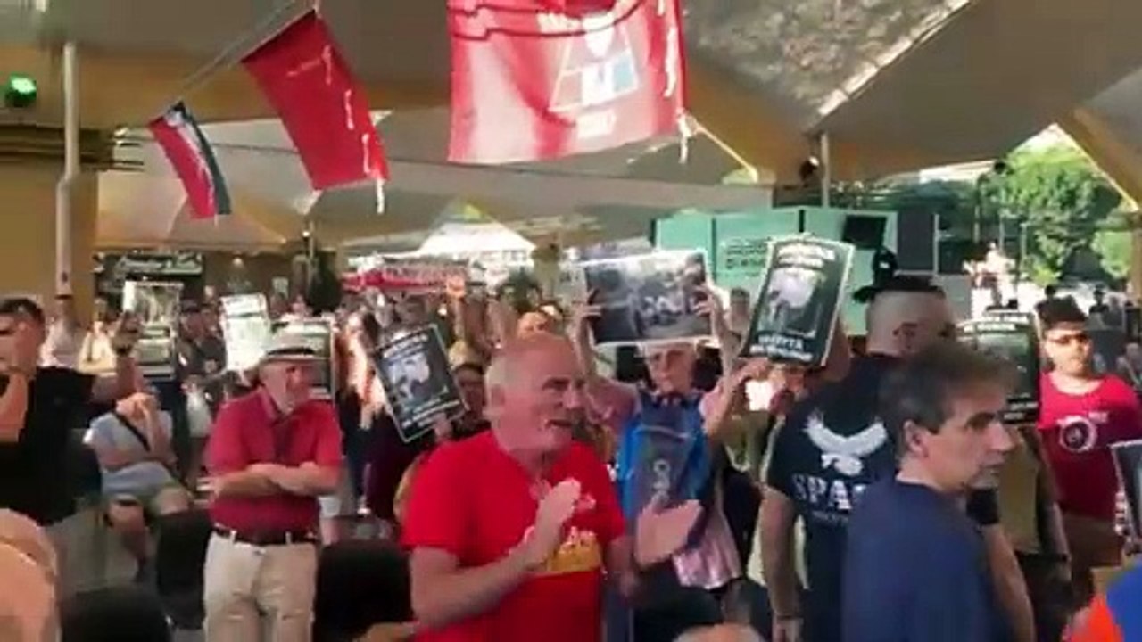 Bologna, il sindaco Lepore contestato dal comitato Besta alla festa dell'Anpi