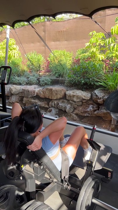 تحفيز يومي للياقة: تمارين الجيم لهواة اللياقة البدنية الدوليين- French: "Boost quotidien de fitness : Entraînement en salle pour les passionnés de fitness internationaux"