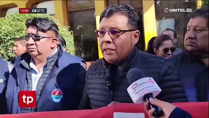 Levantan los bloqueos en El Alto y habilitan vías pero promontorios de tierra continúan en las calles