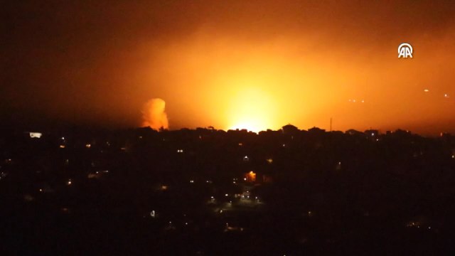 İsrail, Lübnan'ın güneyindeki Khiam kasabasını bombaladı